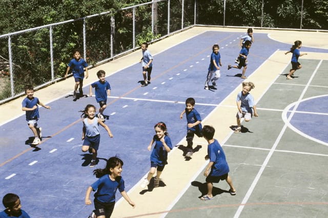 Construção da quadra esportiva